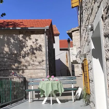 With A Parking Space - 21053